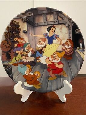 Snow White and the Seven Dwarfs Decorative Limited Edition Plate
